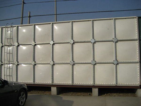 北京使用中的玻璃钢水箱图片1